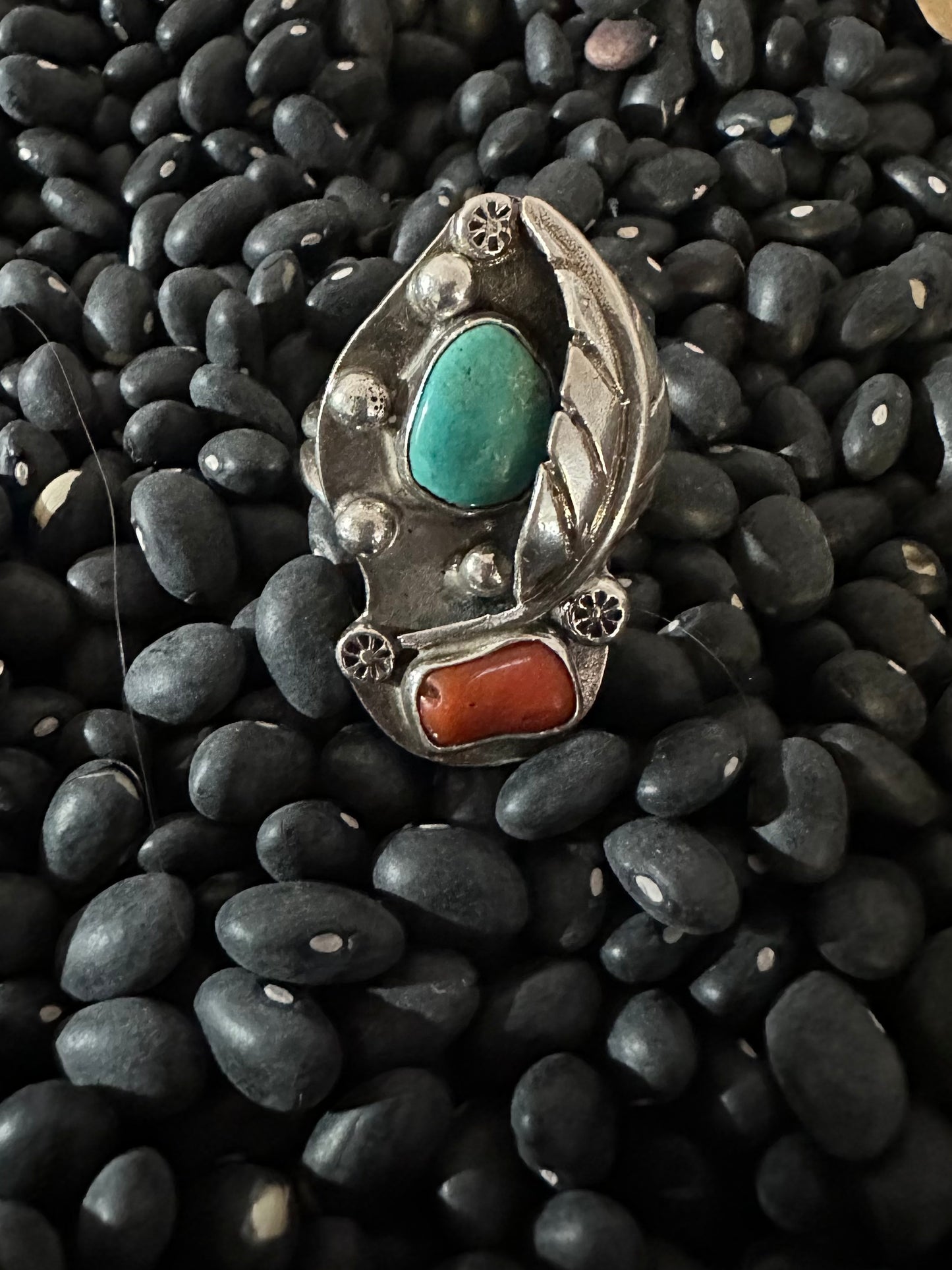 Unmarked Native America Navajo Sterling Silver Turquoise and Coral Ring
