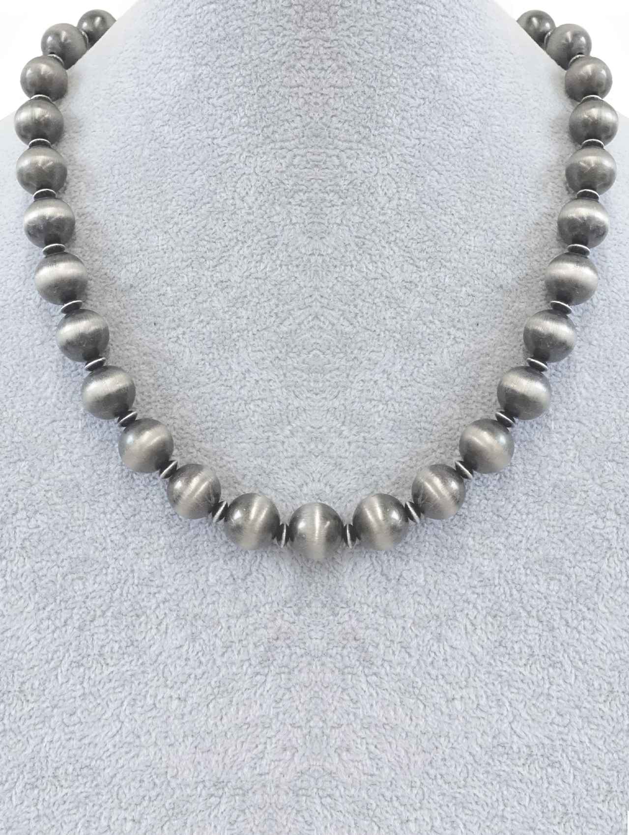 1578 HH-269 SILVER NAVAJO PEARL 18" NECKLACE