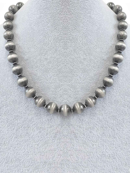 1578 HH-269 SILVER NAVAJO PEARL 18" NECKLACE
