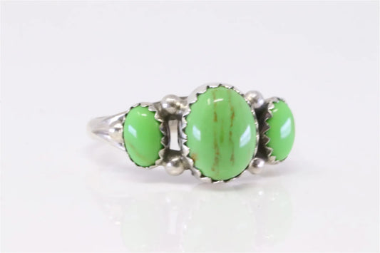 Unmarked Native American 3 Stone Lime Green Sterling Ring