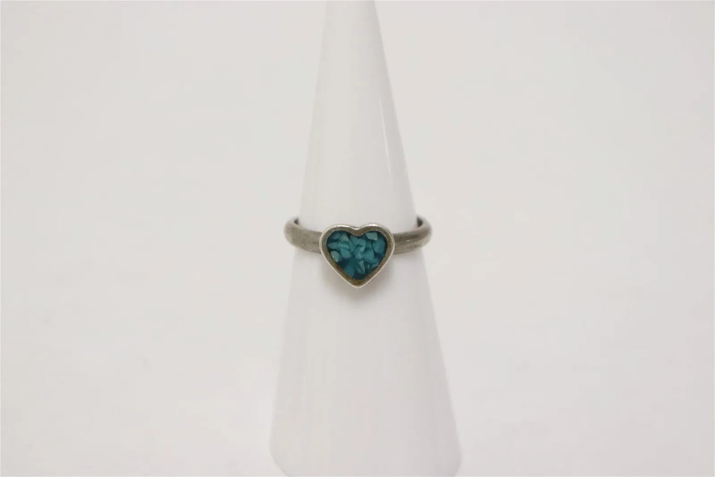 Unmarked Native American Sterling & Turquoise Chip Heart Ring